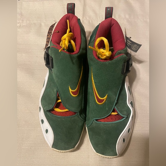 Nike zoom GP size 9 green burgundy and yellow 8/10 some yellowing on bottom - Picture 1 of 9